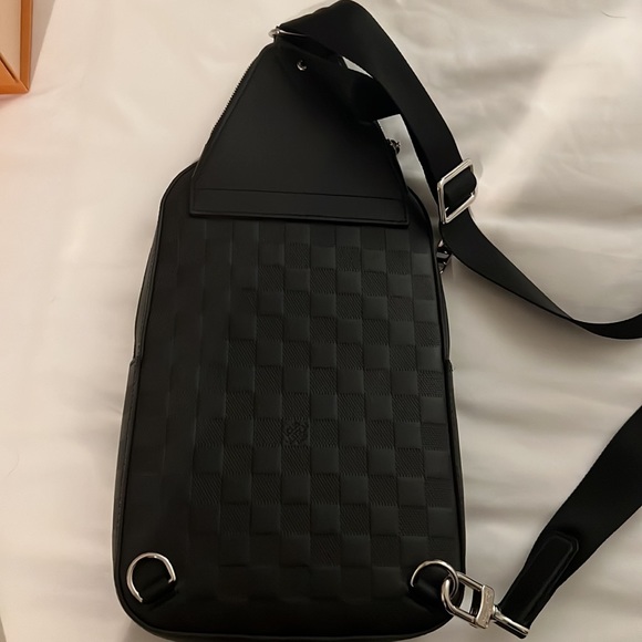 Louis Vuitton Avenue Sling Bag - Picture 3 of 7